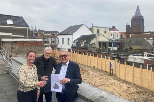 Sloop en nieuwbouw ‘SteRaKo’ te Boxmeer