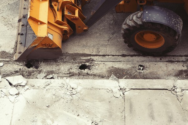 Sfeerfoto van bulldozer op bouwlocatie